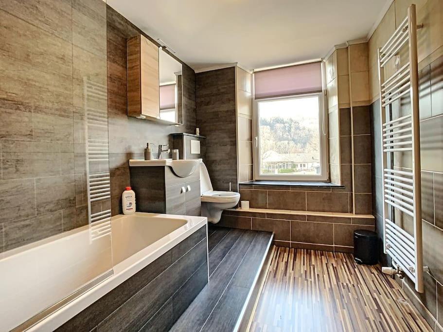 Vue Sur Meuse Avec Jacuzzi Et Sauna Exterieur. Yvoir Exterior photo